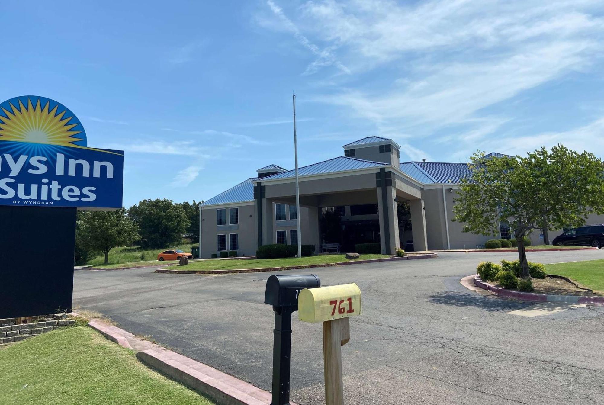 Days Inn & Suites By Wyndham Tahlequah Exteriér fotografie